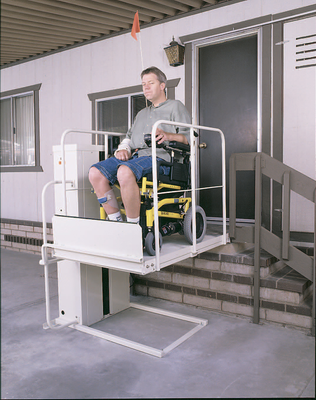 Santa Ana wheelchair elevator vpl mobile home vertical platform